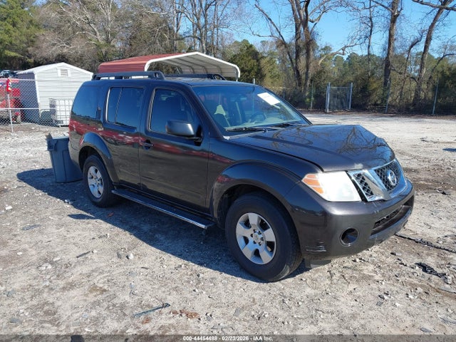 Salvage Nissan Pathfinder Image