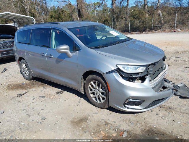 Salvage Chrysler Pacifica Image