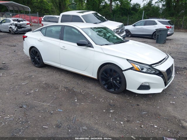 Salvage Nissan Altima Image