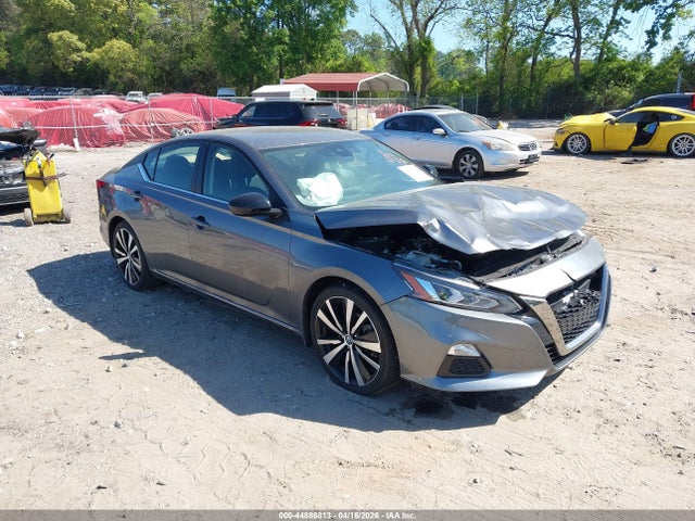 Salvage Nissan Altima Image