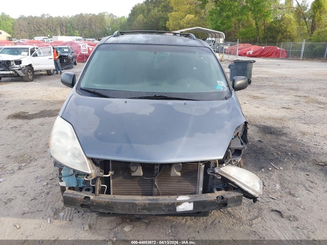 Toyota Sienna Le