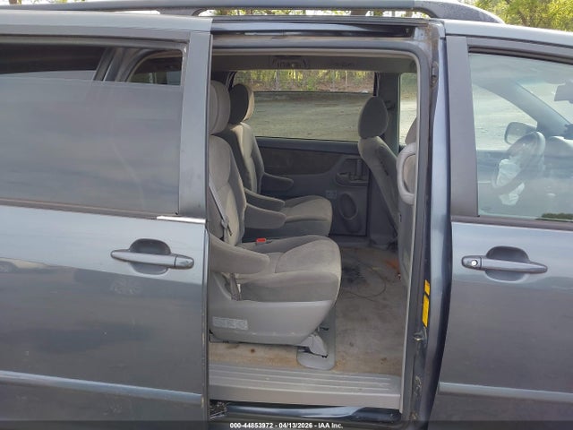 Toyota Sienna Le