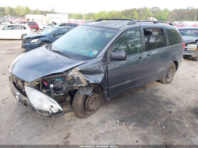 Toyota Sienna Le
