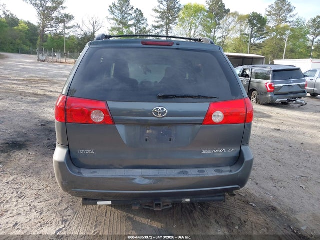 Toyota Sienna Le