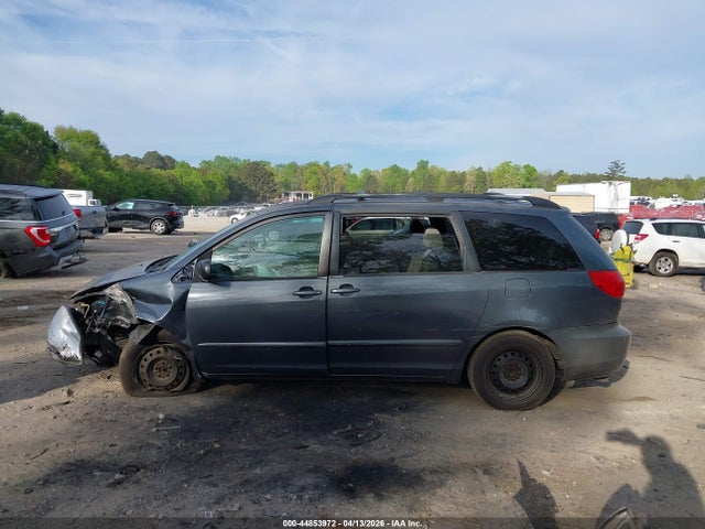 Toyota Sienna Le