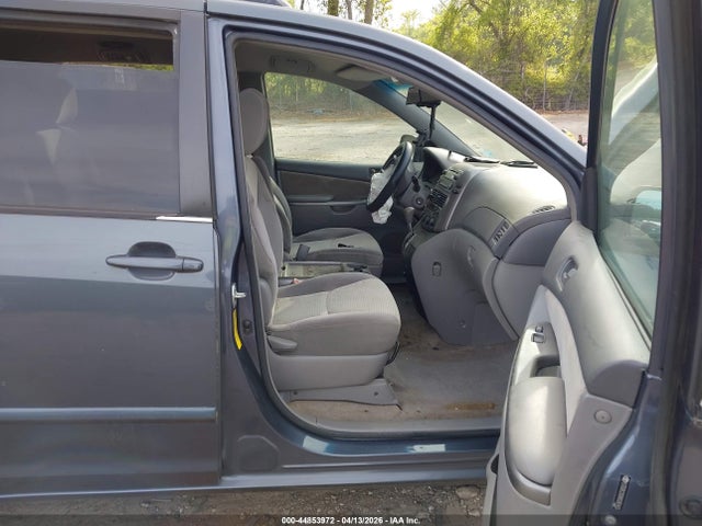 Toyota Sienna Le