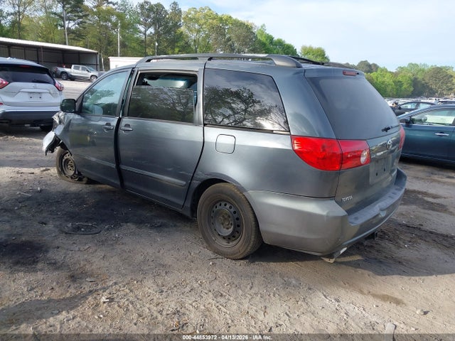 Toyota Sienna Le