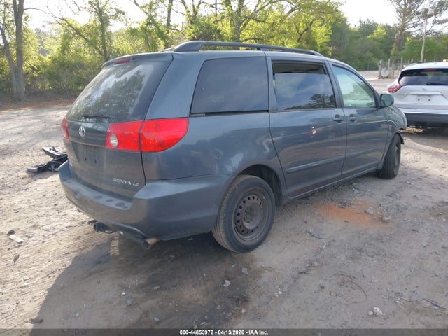 Toyota Sienna Le