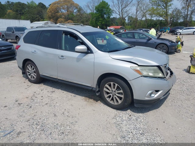 Salvage Nissan Pathfinder Image