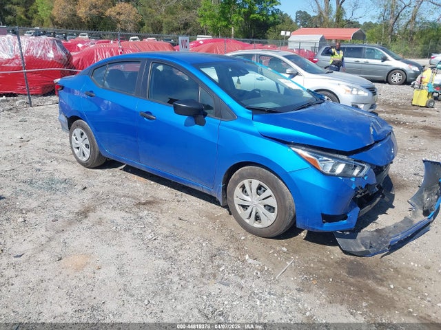 Salvage Nissan Versa Image