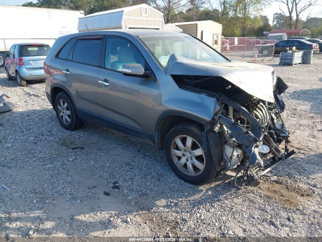 Salvage Kia Sorento Image