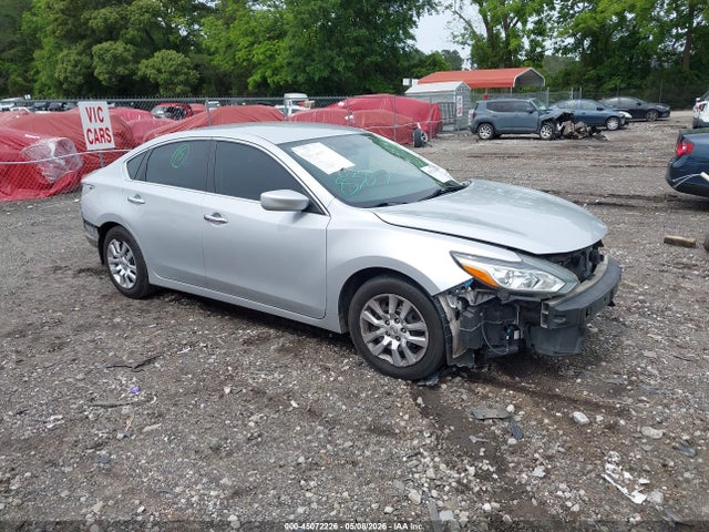 Salvage Nissan Altima Image