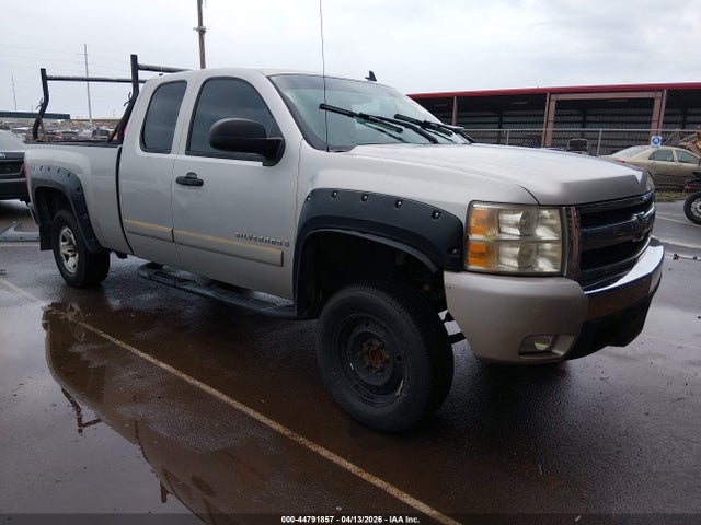 Salvage Chevrolet Silverado 1500 Image
