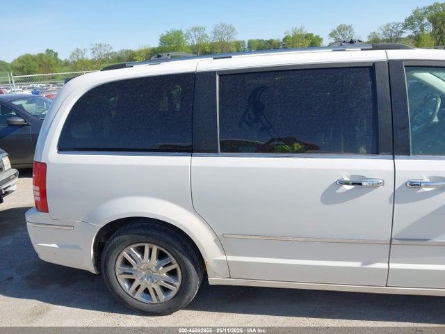 Chrysler Town & Country Limited