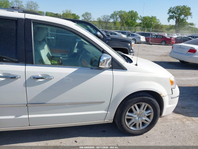 Chrysler Town & Country Limited