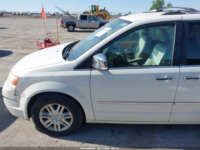 Chrysler Town & Country Limited