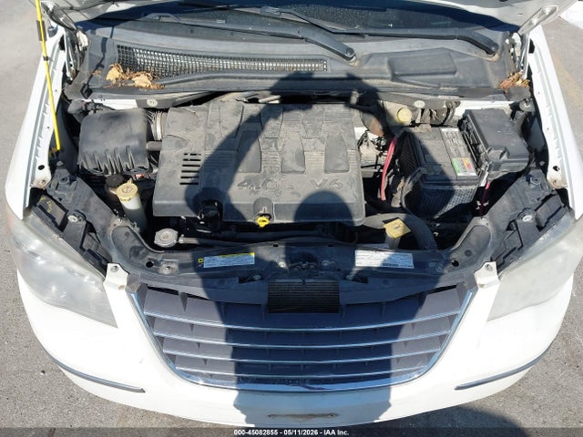 Chrysler Town & Country Limited
