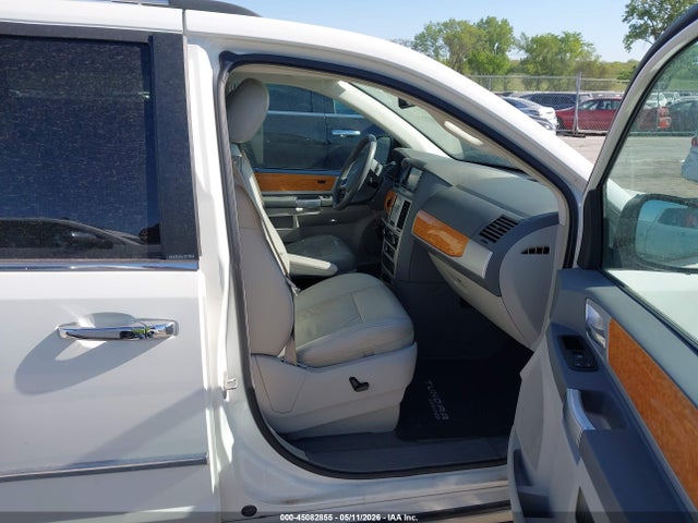 Chrysler Town & Country Limited