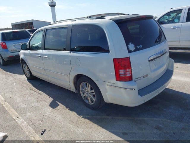 Chrysler Town & Country Limited
