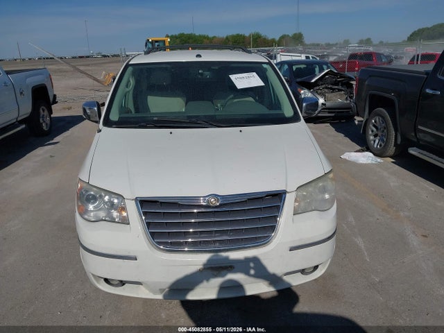Chrysler Town & Country Limited