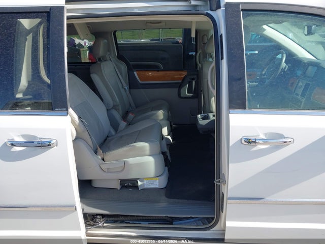 Chrysler Town & Country Limited