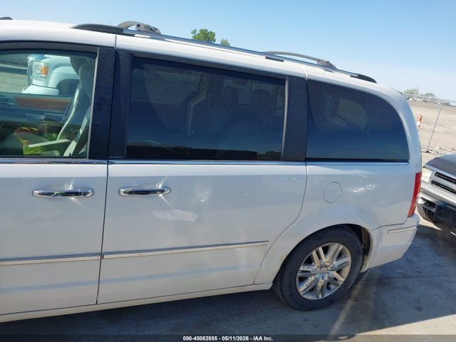 Chrysler Town & Country Limited