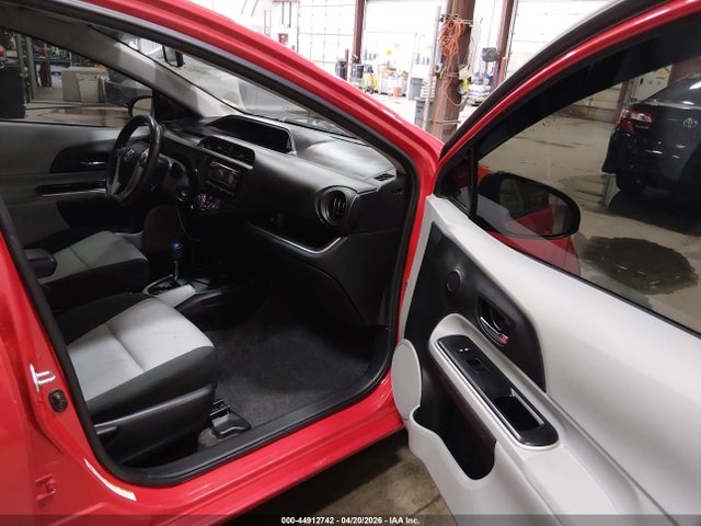 Toyota Prius c Two