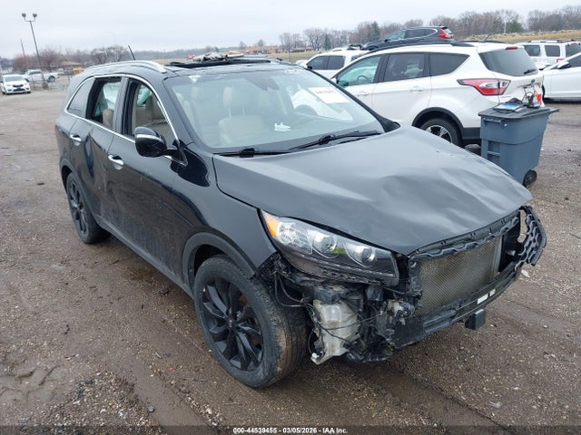 Salvage Kia Sorento Image