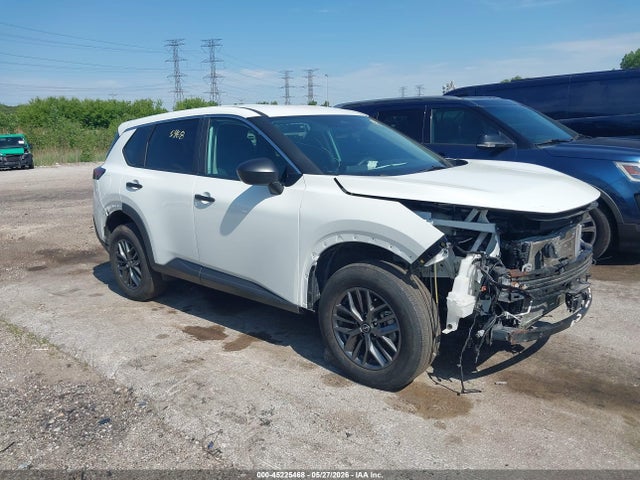 Salvage Nissan Rogue Image