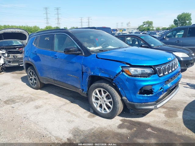 Salvage Jeep Compass Image
