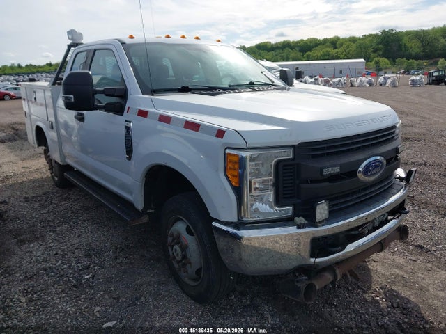 Salvage Ford F-350 Image