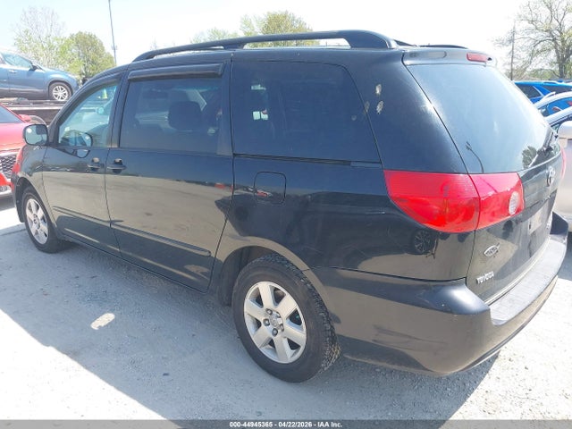 Toyota Sienna Le