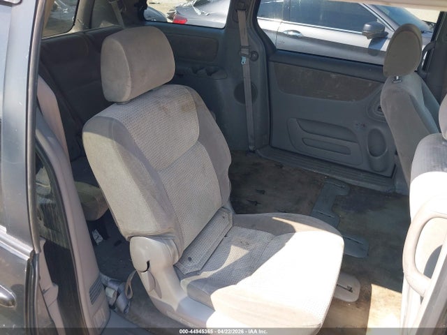 Toyota Sienna Le