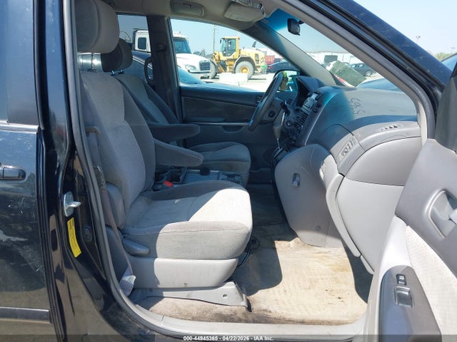 Toyota Sienna Le