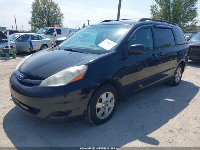 Toyota Sienna Le