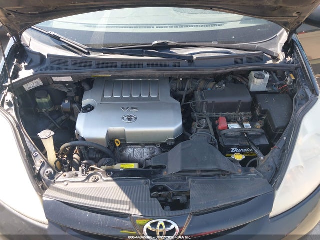 Toyota Sienna Le