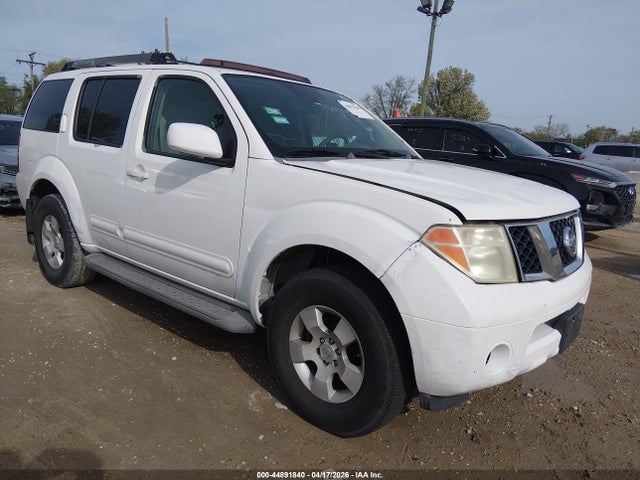 Salvage Nissan Pathfinder Image