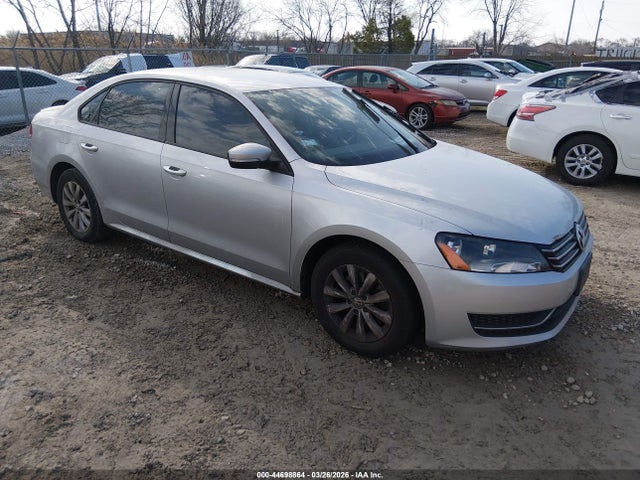 Salvage Volkswagen Passat Image