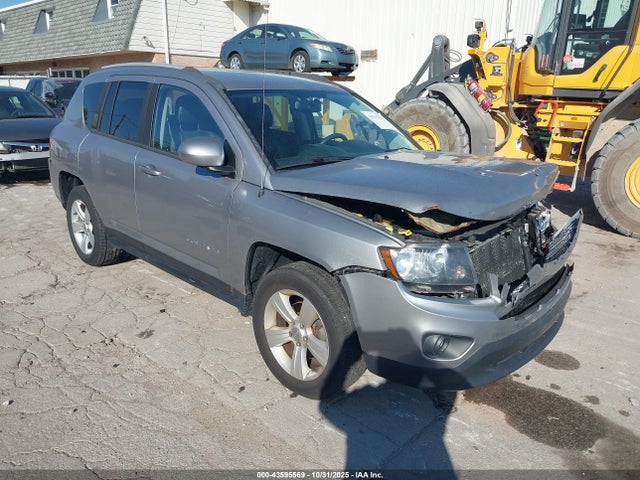 Salvage Jeep Compass Image