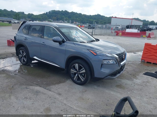 Salvage Nissan Rogue Image