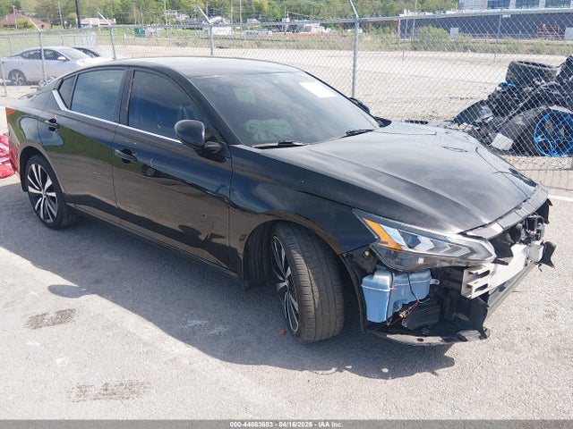 Salvage Nissan Altima Image