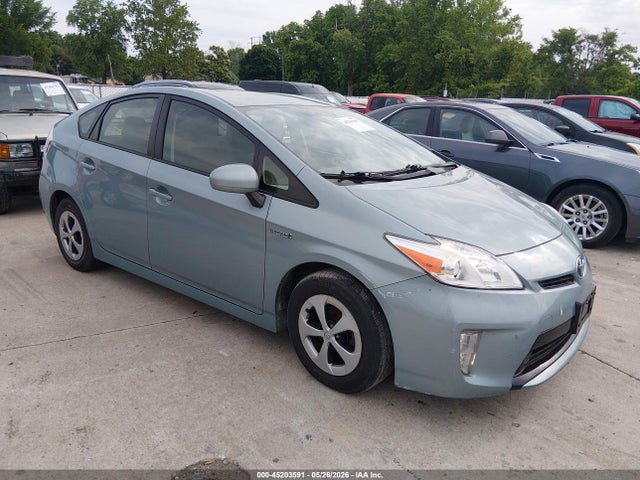 Salvage Toyota Prius Image