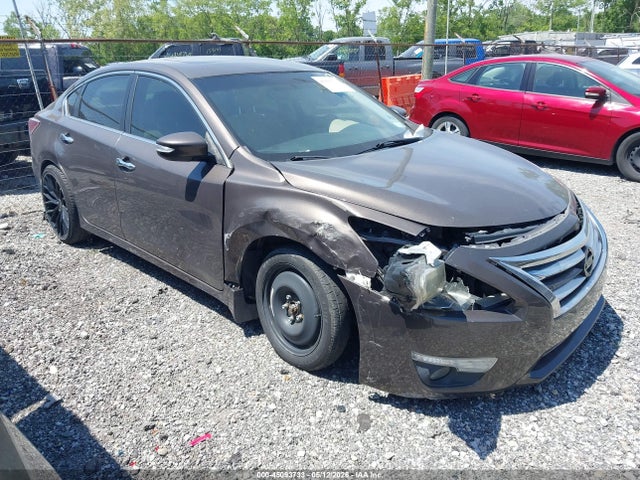 Salvage Nissan Altima Image