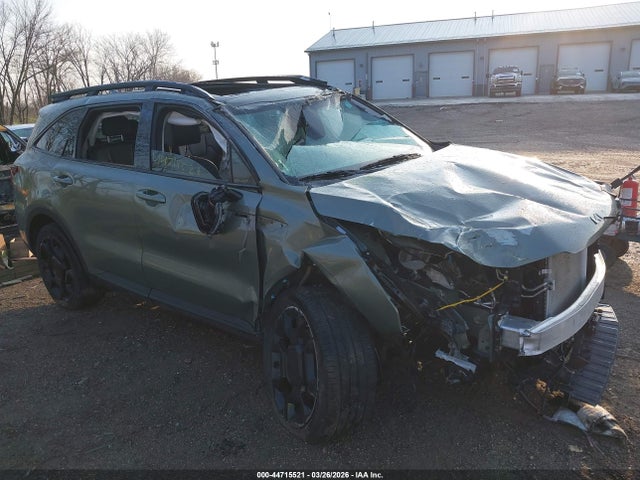 Salvage Kia Sorento Image