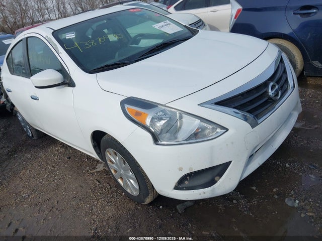 Salvage Nissan Versa Image