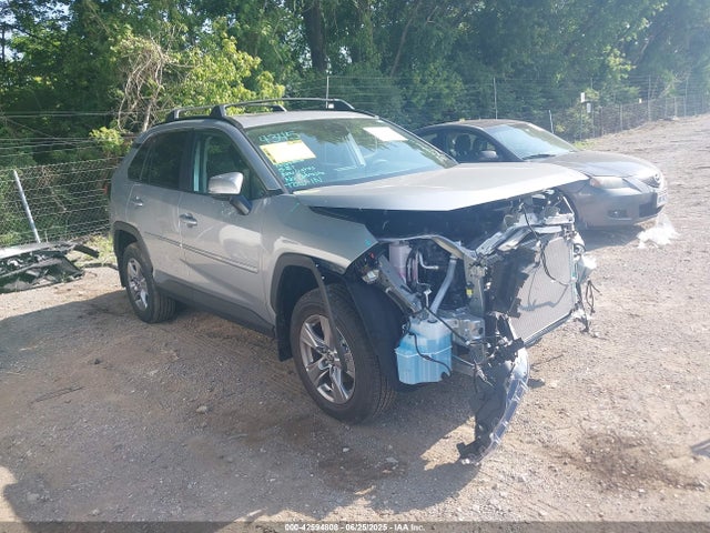Salvage Toyota RAV4 Image