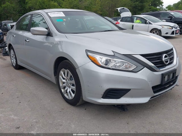 Salvage Nissan Altima Image