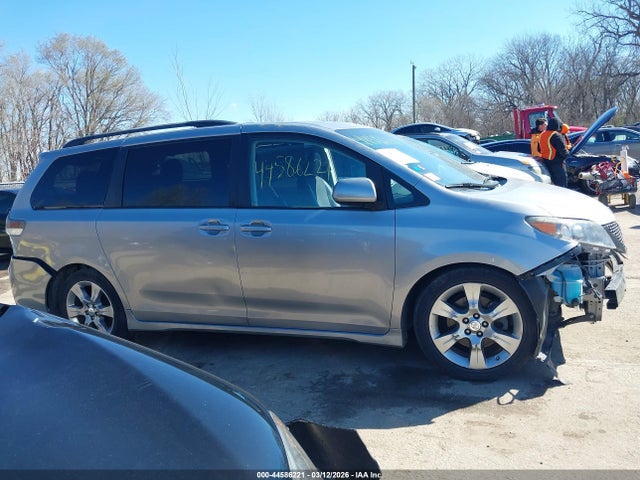 Toyota Sienna Se