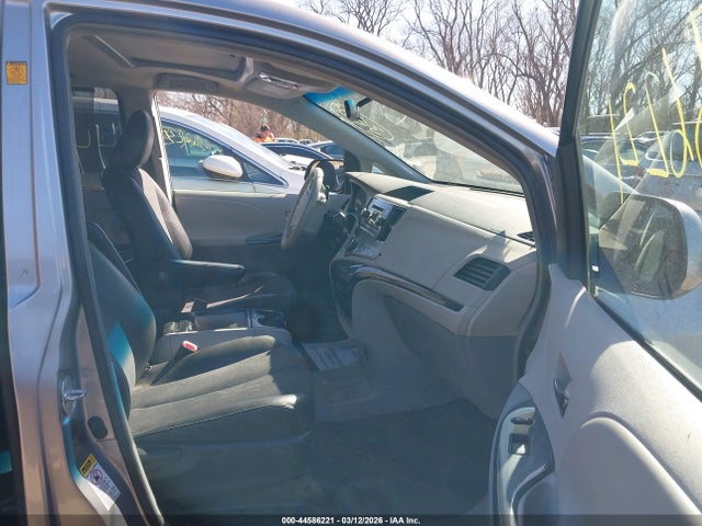 Toyota Sienna Se