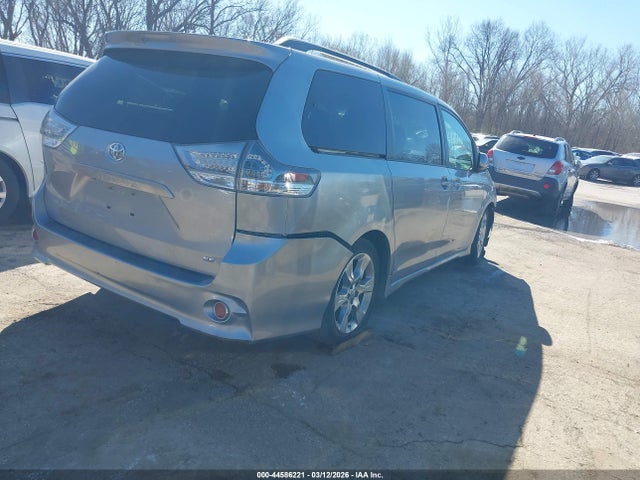 Toyota Sienna Se
